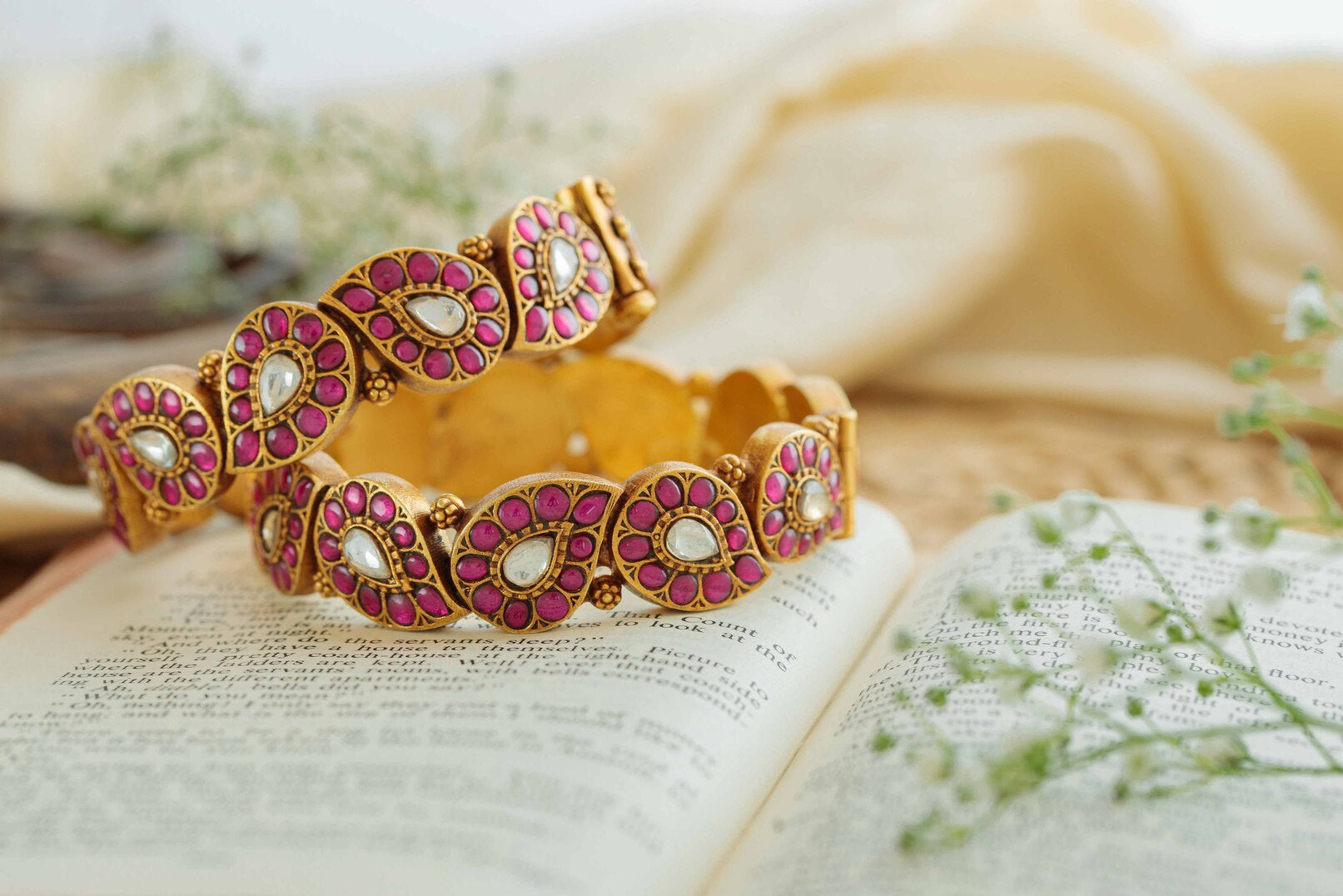 stunning-kundan-bangles