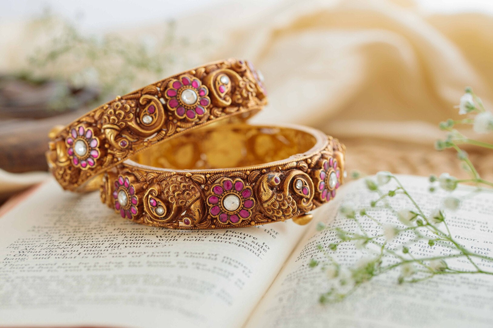 ravishing-kundan-bangles